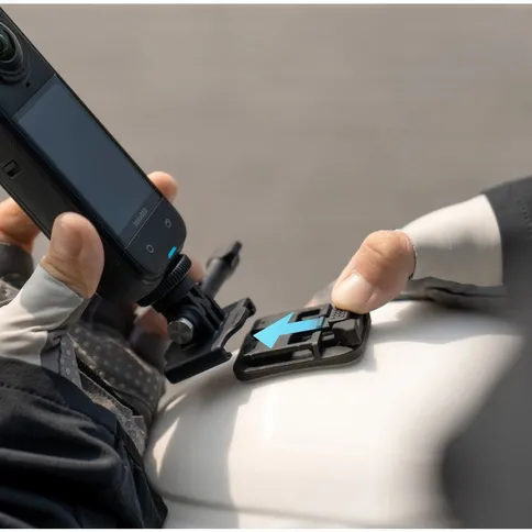 Insta360-Adhesive-Mount-Kit_8.jpg