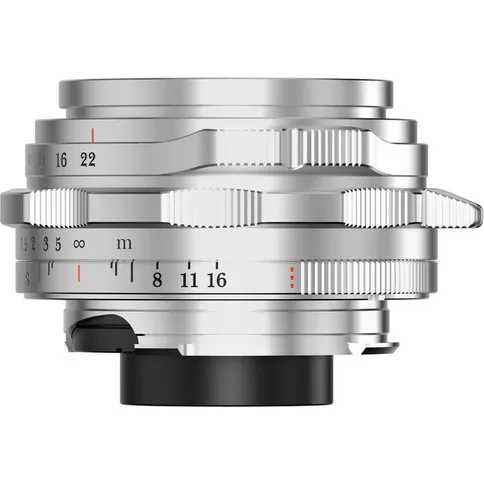 Thypoch-Ksana-21mm-F3-5-with-lens-hood-Leica-M-silver_3.jpg