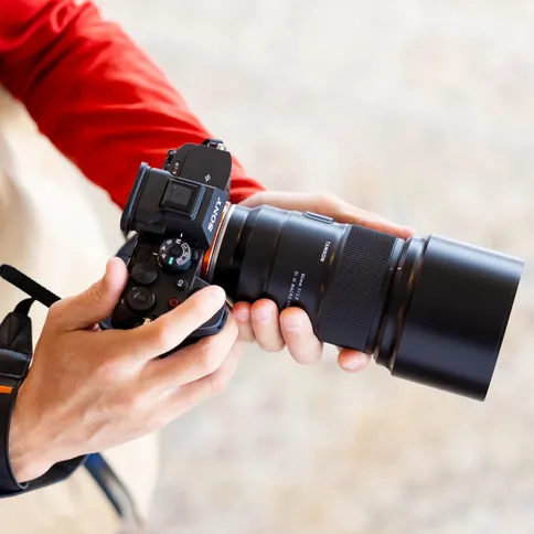tamron-90mm-sony-lifestyle_1.jpg