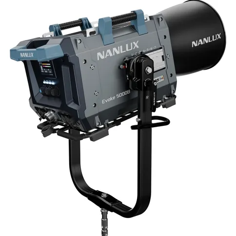 Nanlux-Evoke-5000-Bi-color-Spot-Light-met-reflector-en-flight-case_1.jpg