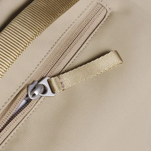 Urth-Arkose-20L-Backpack-beige_6.jpg