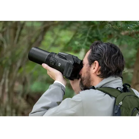 Nikon_CoolpixP1100_lifestyle3.webp