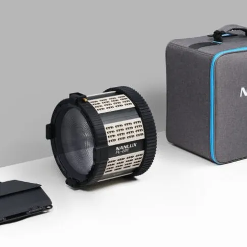 Nanlux_FL-22E_Fresnel_Lens_Package_Contents.jpg