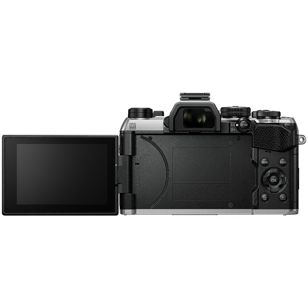 OM SYSTEM OM-5 II argento + 14-150mm f/4.0-5.6 ED II