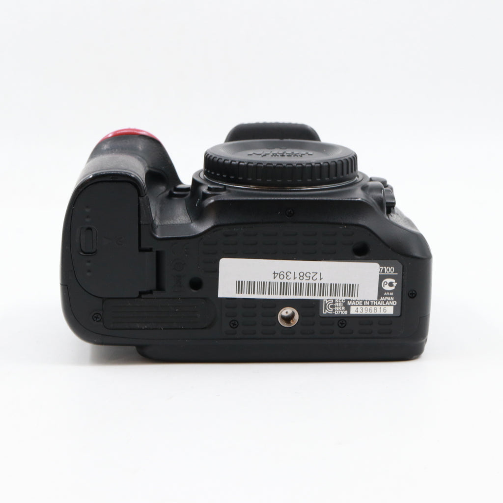 Nikon D7100 body used